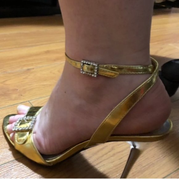 gold and silver heels vintage size8 used and worn - Picture 4 of 10